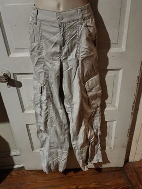 H&M Women's Beige Cargo Pants Size 6